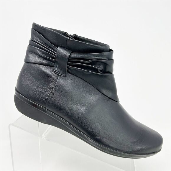 Clarks Women's Everlay Mandy Black Leather Ruched Ankle Booties Low Heel Size 11 - Picture 1 of 11